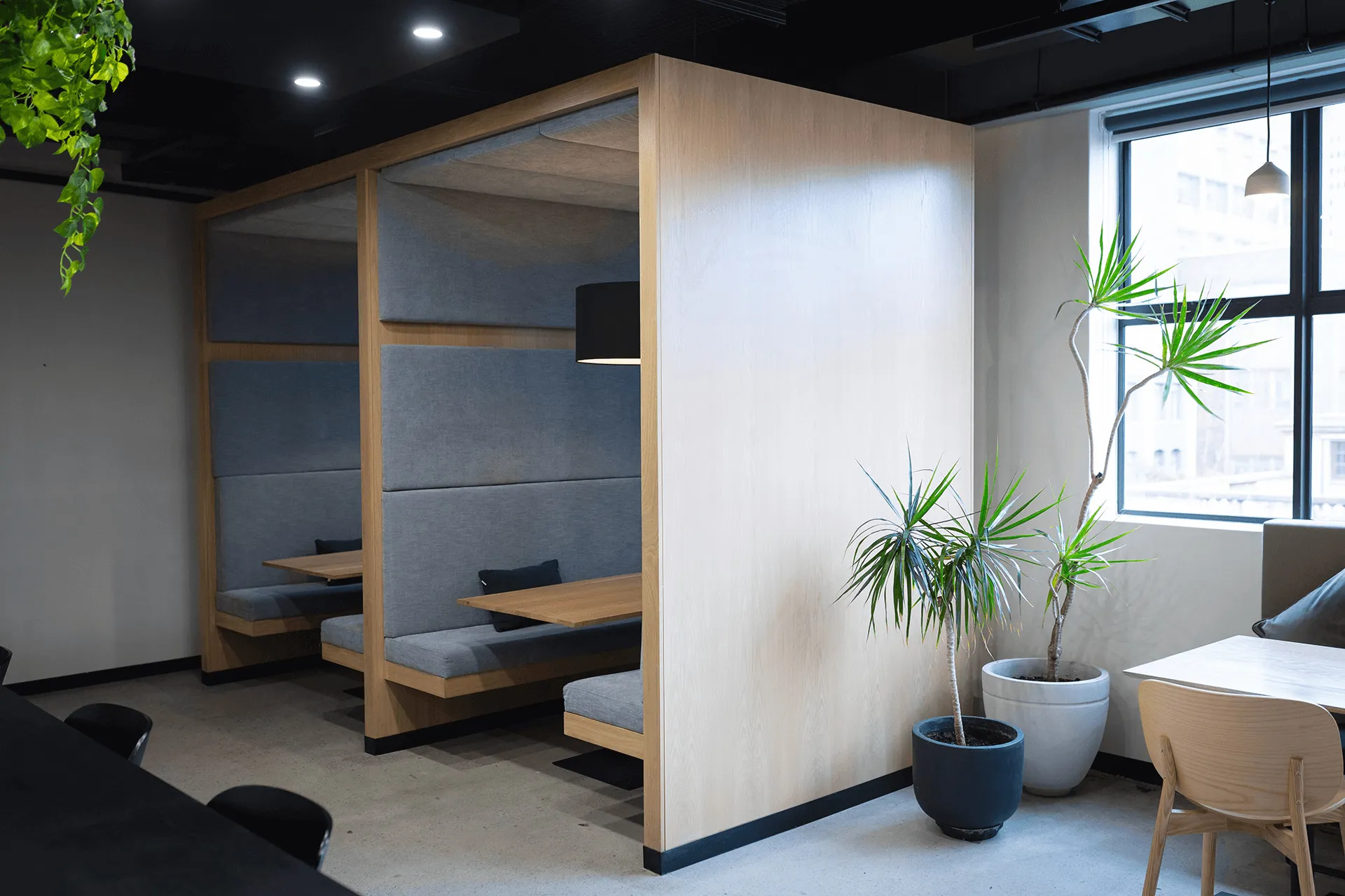 ABW/オフィス内や外などどこでも